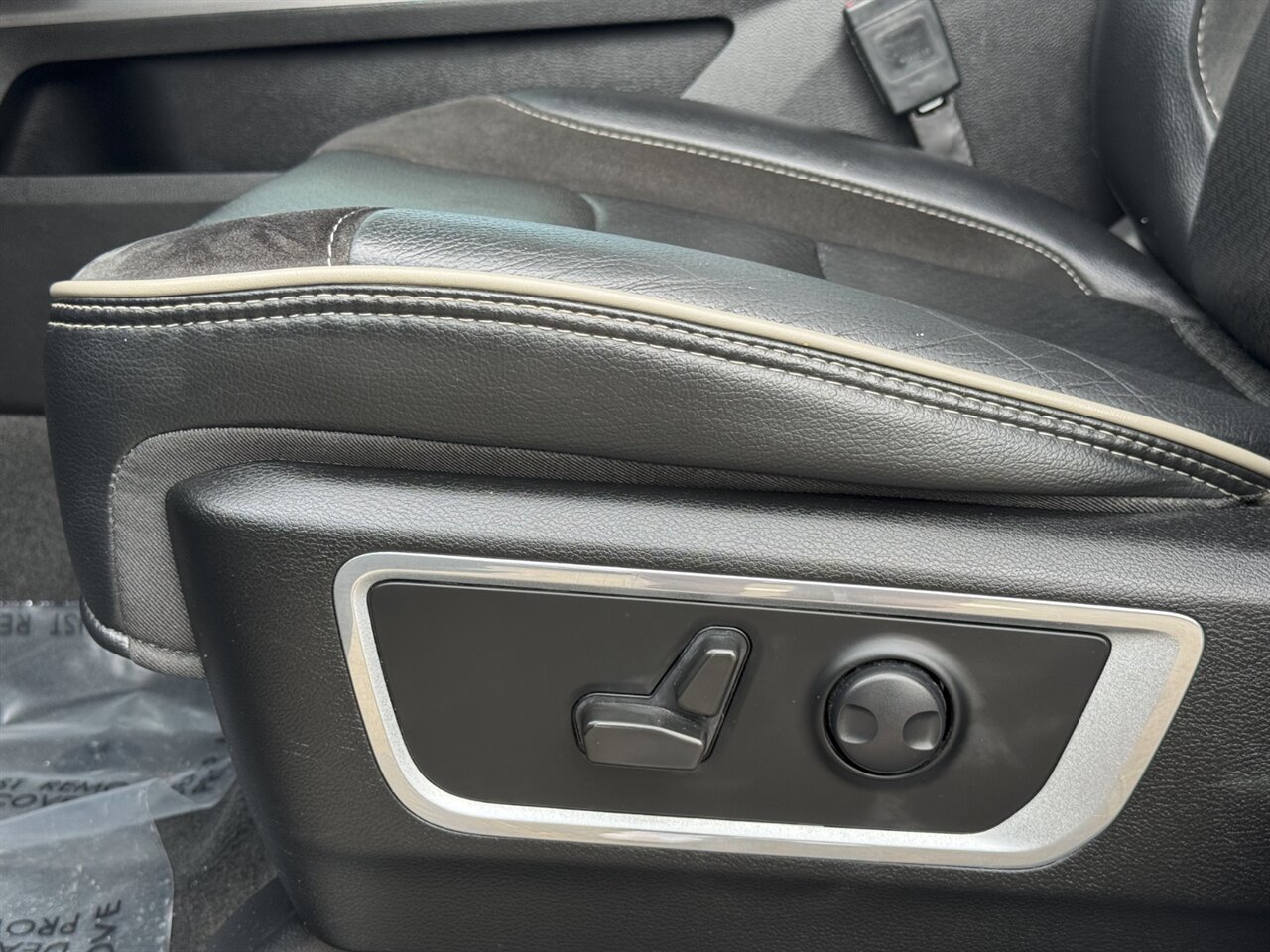 2022 RAM 1500 Laramie 4WD   - Photo 22 - Portland, OR 97211