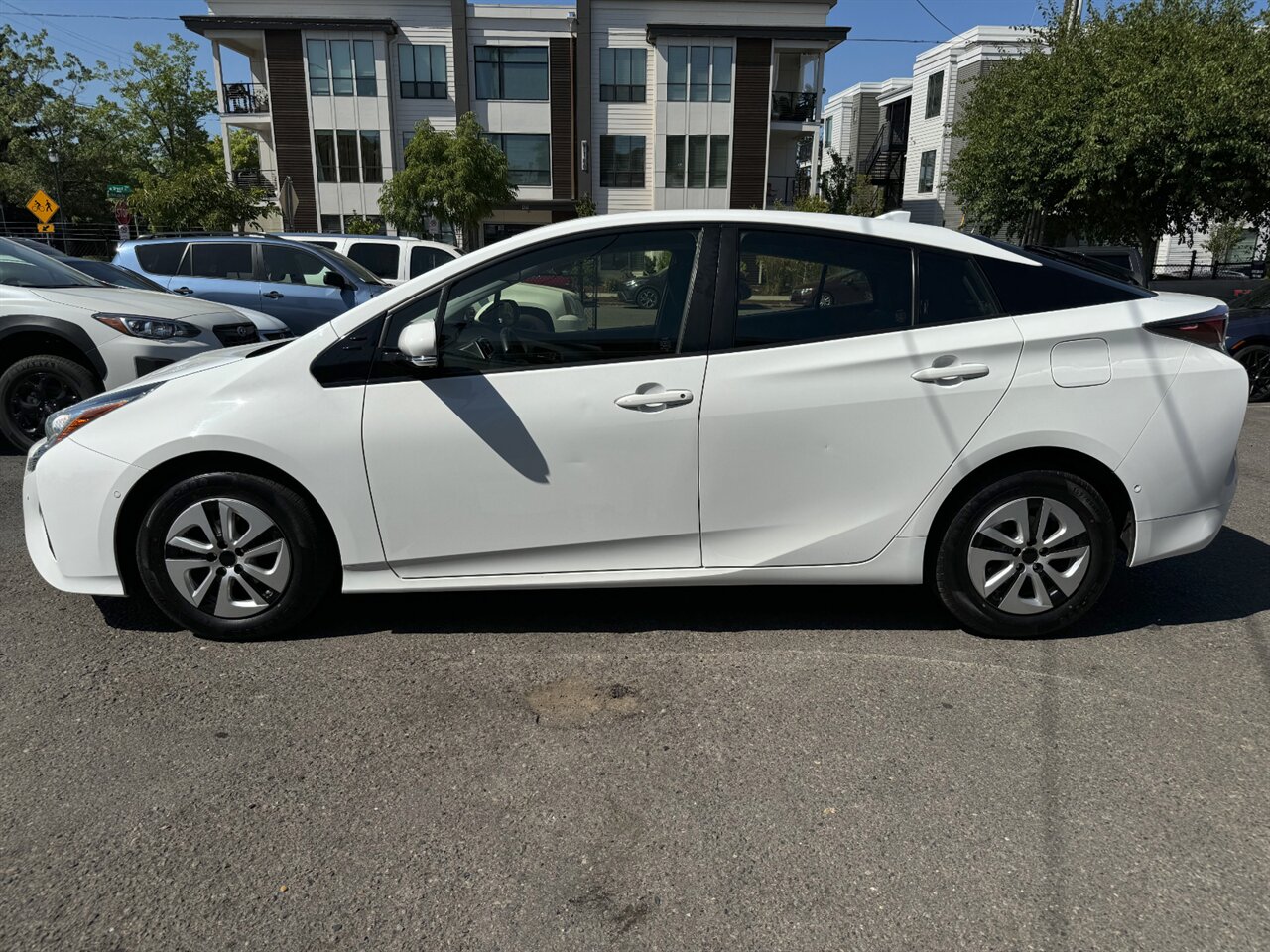 2018 Toyota Prius Three 50MPG ADAPTIVE CRUISE CONTROL BLIS   - Photo 3 - Portland, OR 97211