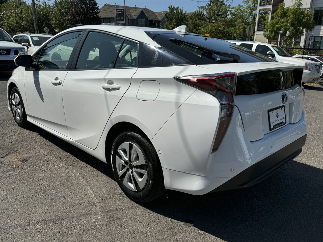 2018 Toyota Prius Three 50MPG ADAPTIVE CRUISE CONTROL BLIS   - Photo 9 - Portland, OR 97211