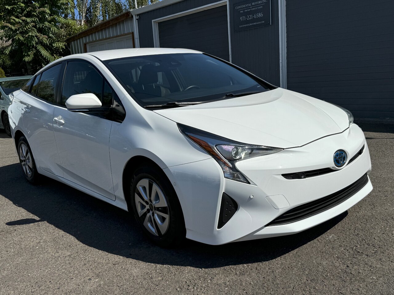 2018 Toyota Prius Three 50MPG ADAPTIVE CRUISE CONTROL BLIS   - Photo 5 - Portland, OR 97211