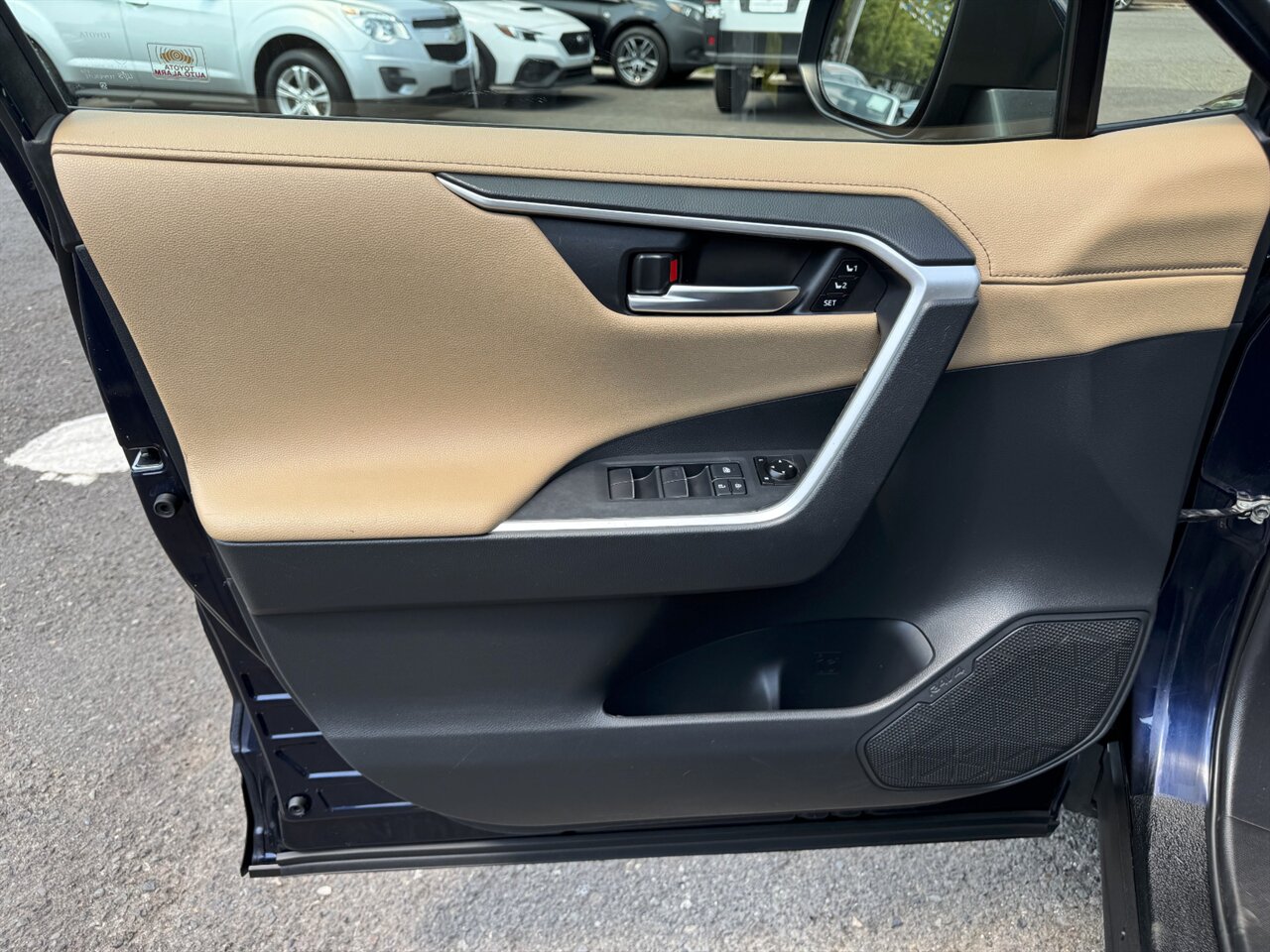 2019 Toyota RAV4 Hybrid Limited AWD HYBRID ADAPTIVE CRUISE   - Photo 11 - Portland, OR 97211