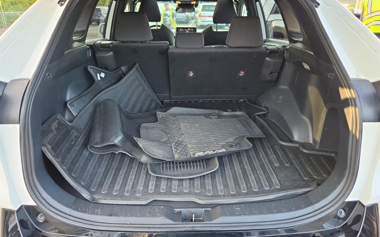 2021 Toyota RAV4 Prime SE AWD - 2500$ EV REBATE - Photo 12 - Portland, OR 97211