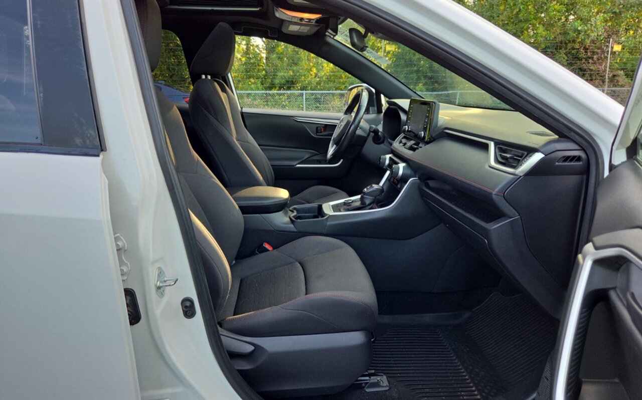2021 Toyota RAV4 Prime SE AWD - 2500$ EV REBATE - Photo 2 - Portland, OR 97211