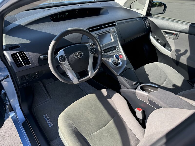 2015 Toyota Prius Plug-in Hybrid Advanced  