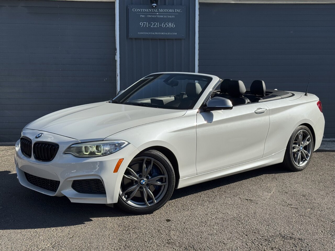2015 BMW M235i CONVERTIBLE ONLY 41K MILES - Photo 1 - Portland, OR 97211