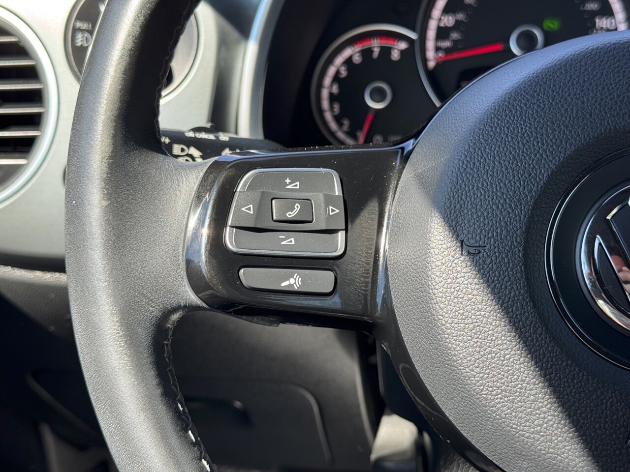 2015 Volkswagen Beetle Convertible R-Line PZEV   - Photo 19 - Portland, OR 97211
