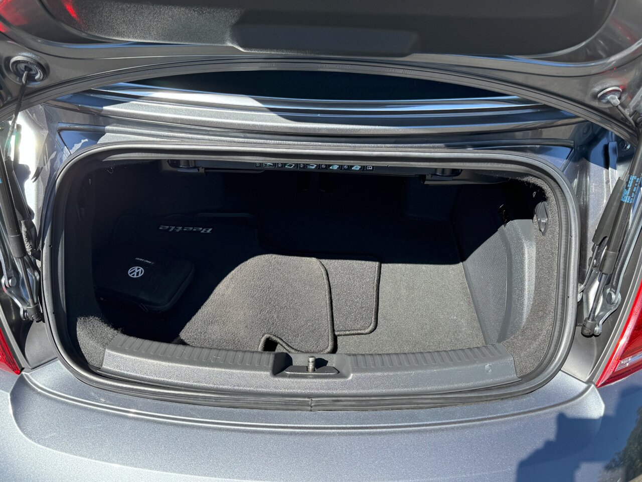 2015 Volkswagen Beetle Convertible R-Line PZEV   - Photo 13 - Portland, OR 97211