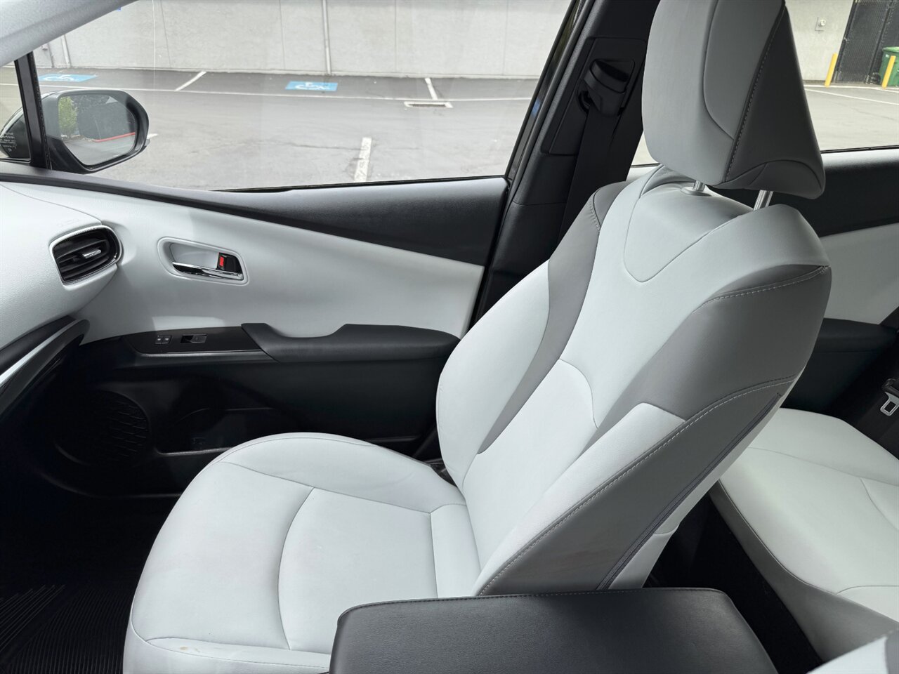 2021 Toyota Prius Prime Limited - Photo 28 - Portland, OR 97211