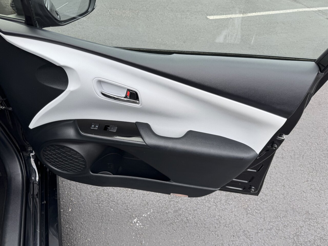 2021 Toyota Prius Prime Limited - Photo 19 - Portland, OR 97211