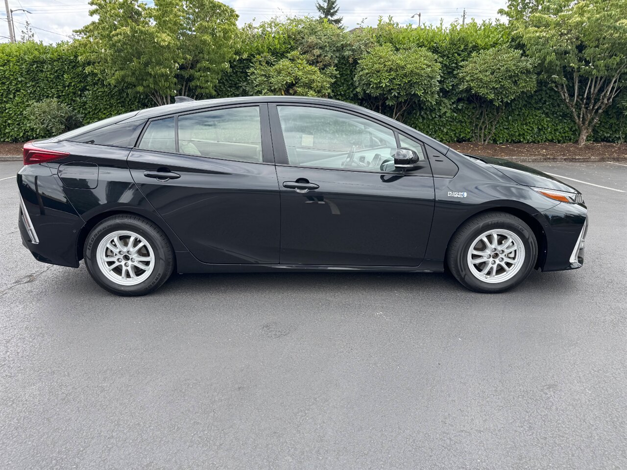 2021 Toyota Prius Prime Limited - Photo 7 - Portland, OR 97211