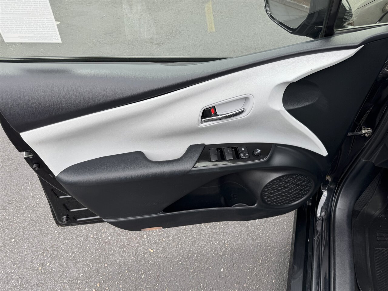2021 Toyota Prius Prime Limited - Photo 12 - Portland, OR 97211