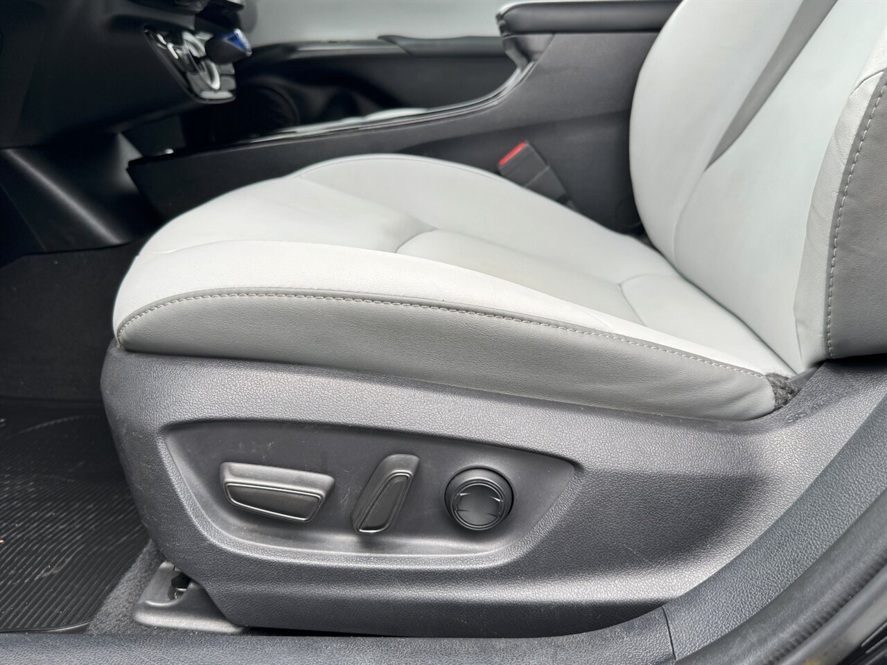 2021 Toyota Prius Prime Limited - Photo 22 - Portland, OR 97211