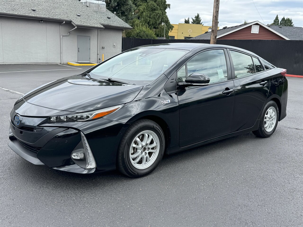 2021 Toyota Prius Prime Limited - Photo 3 - Portland, OR 97211