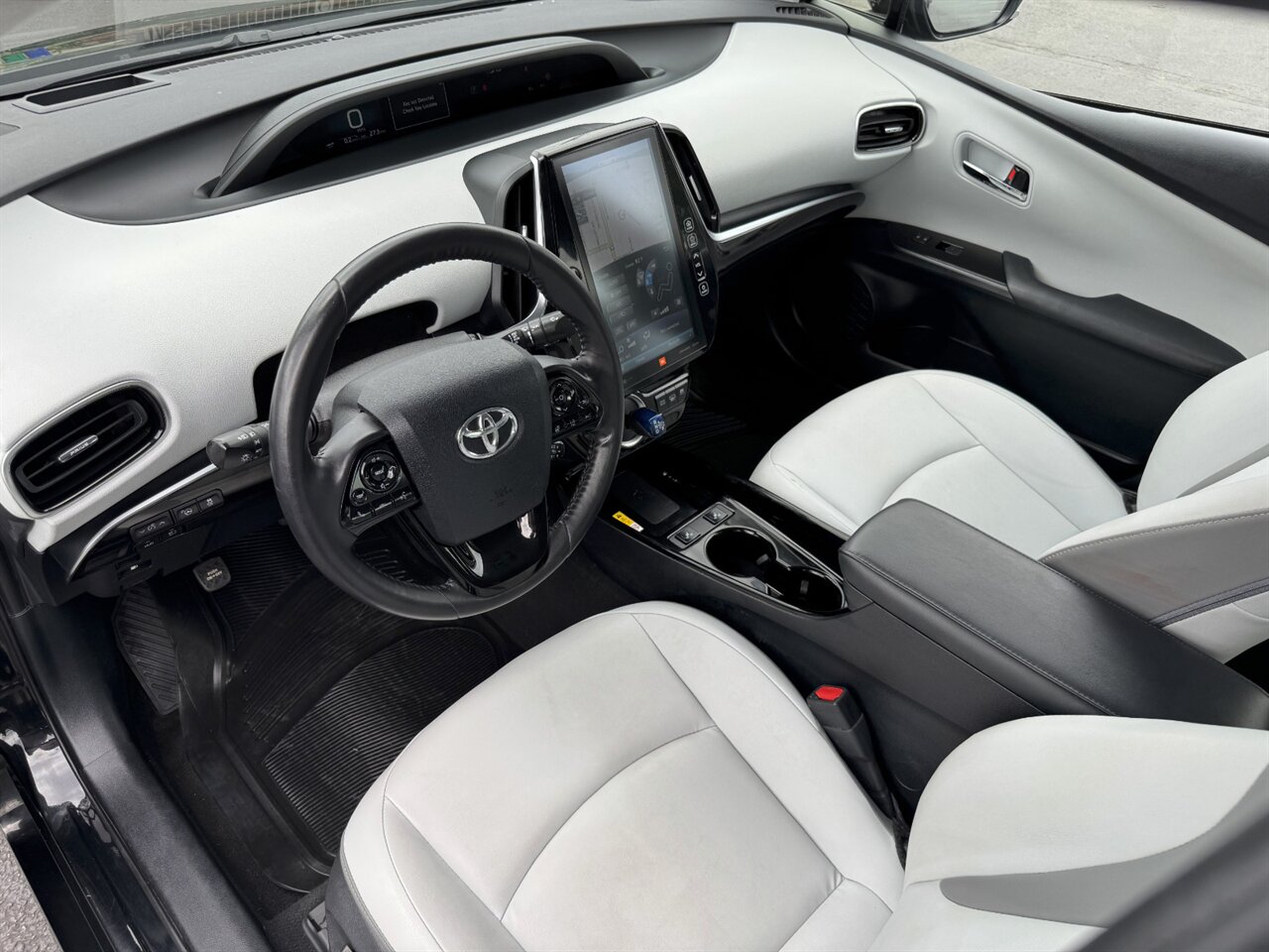 2021 Toyota Prius Prime Limited - Photo 2 - Portland, OR 97211