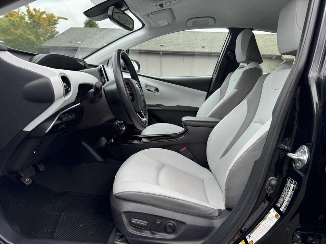 2021 Toyota Prius Prime Limited - Photo 11 - Portland, OR 97211