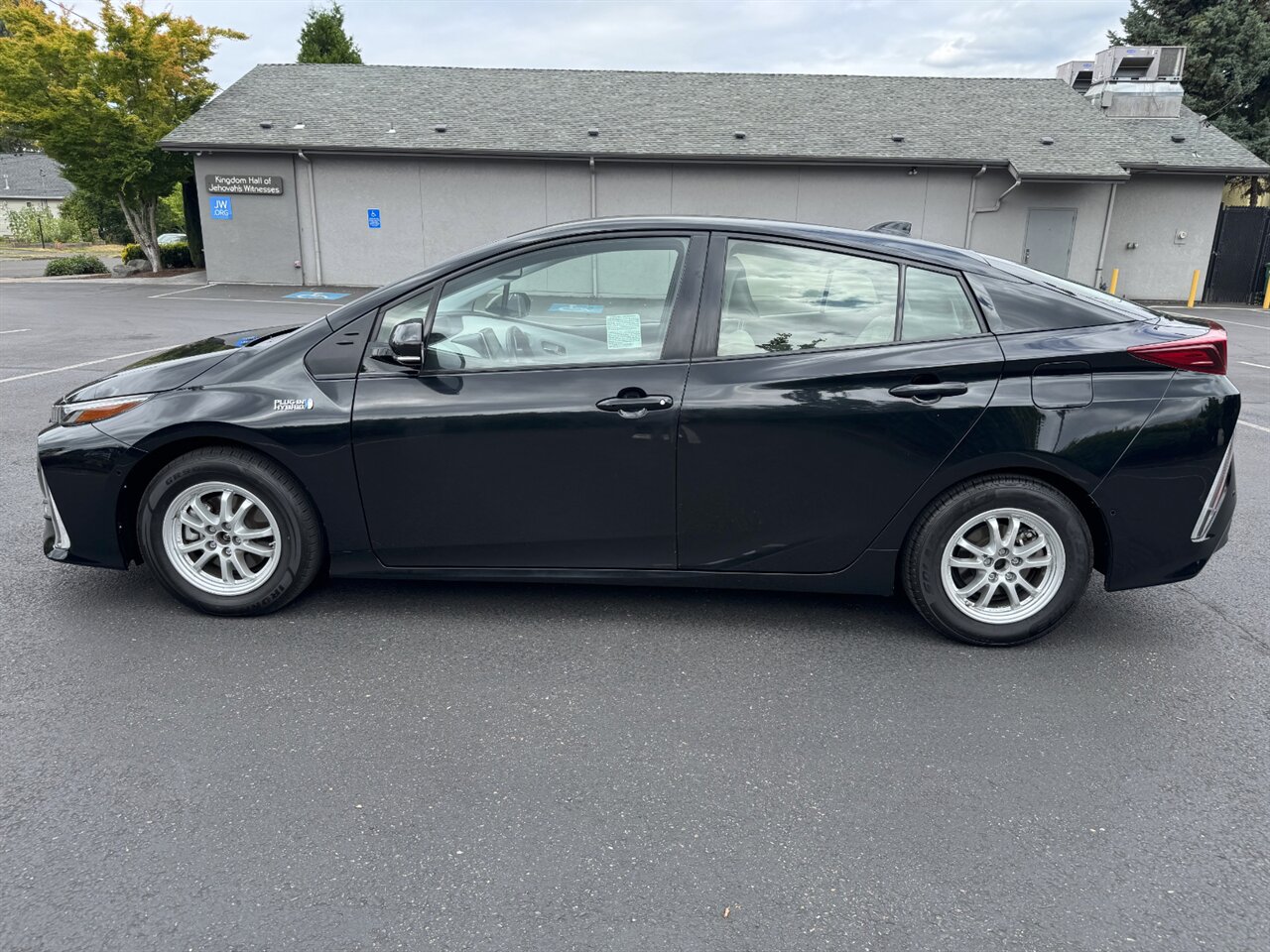 2021 Toyota Prius Prime Limited - Photo 4 - Portland, OR 97211