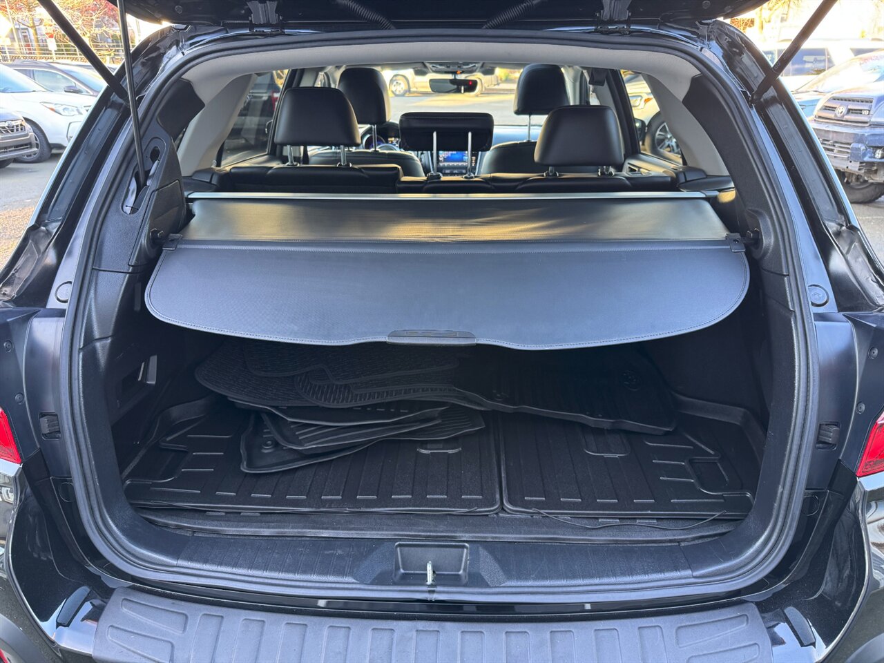2018 Subaru Outback 2.5i Limited EYESIGHT BLIS LEATHER   - Photo 16 - Portland, OR 97211