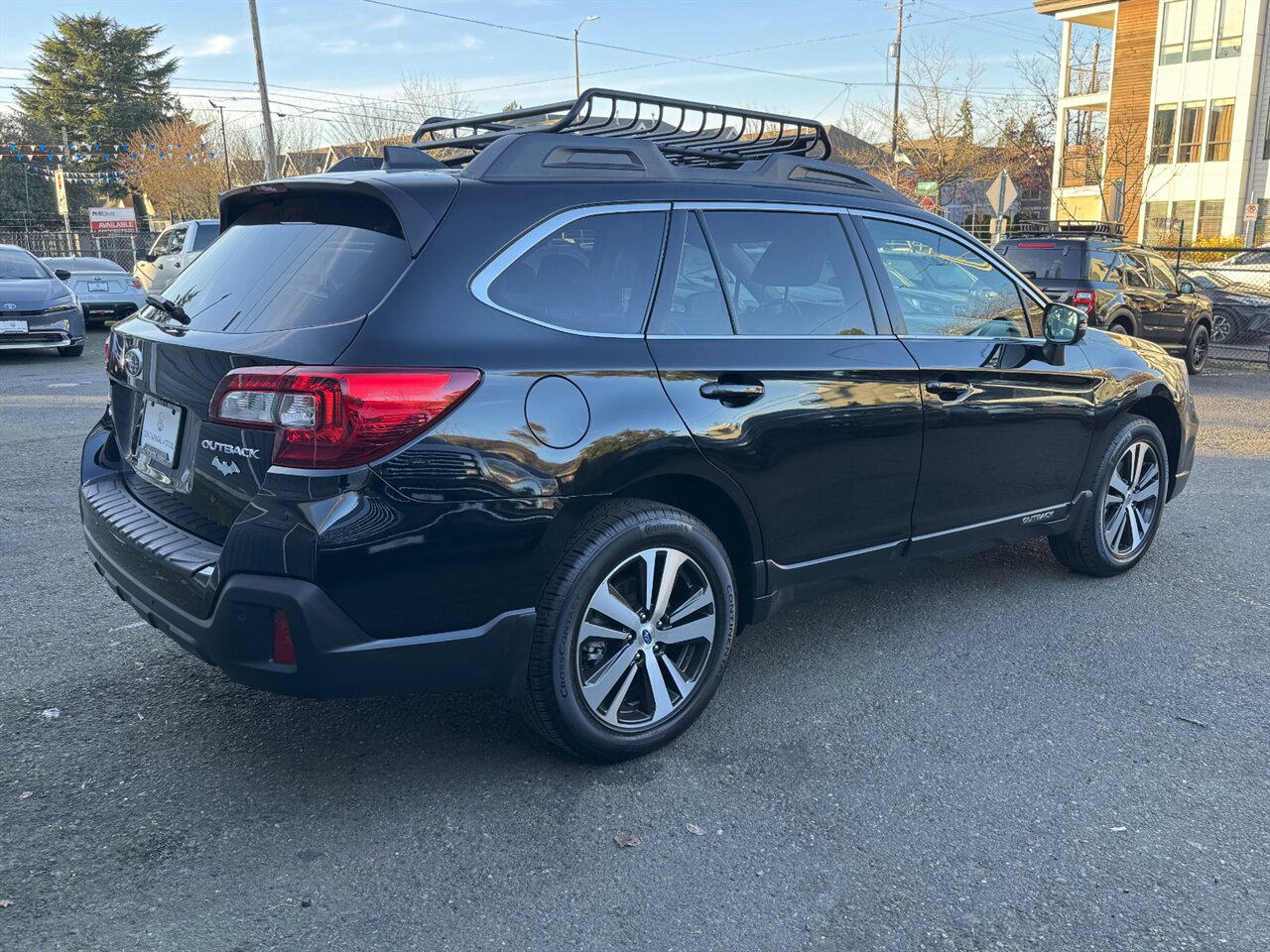 2018 Subaru Outback 2.5i Limited EYESIGHT BLIS LEATHER   - Photo 8 - Portland, OR 97211