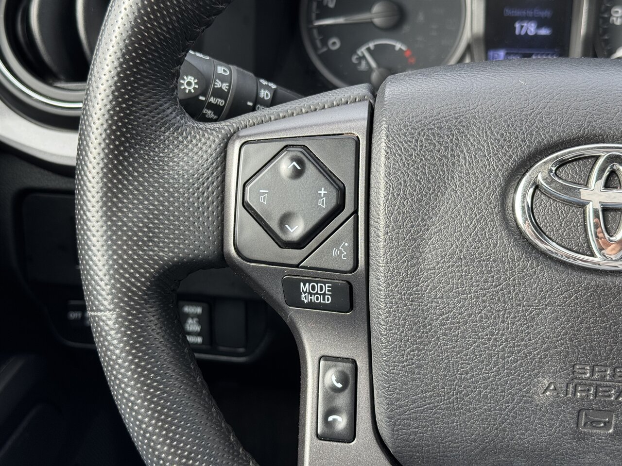 2023 Toyota Tacoma TRD Off-Road   - Photo 22 - Portland, OR 97211