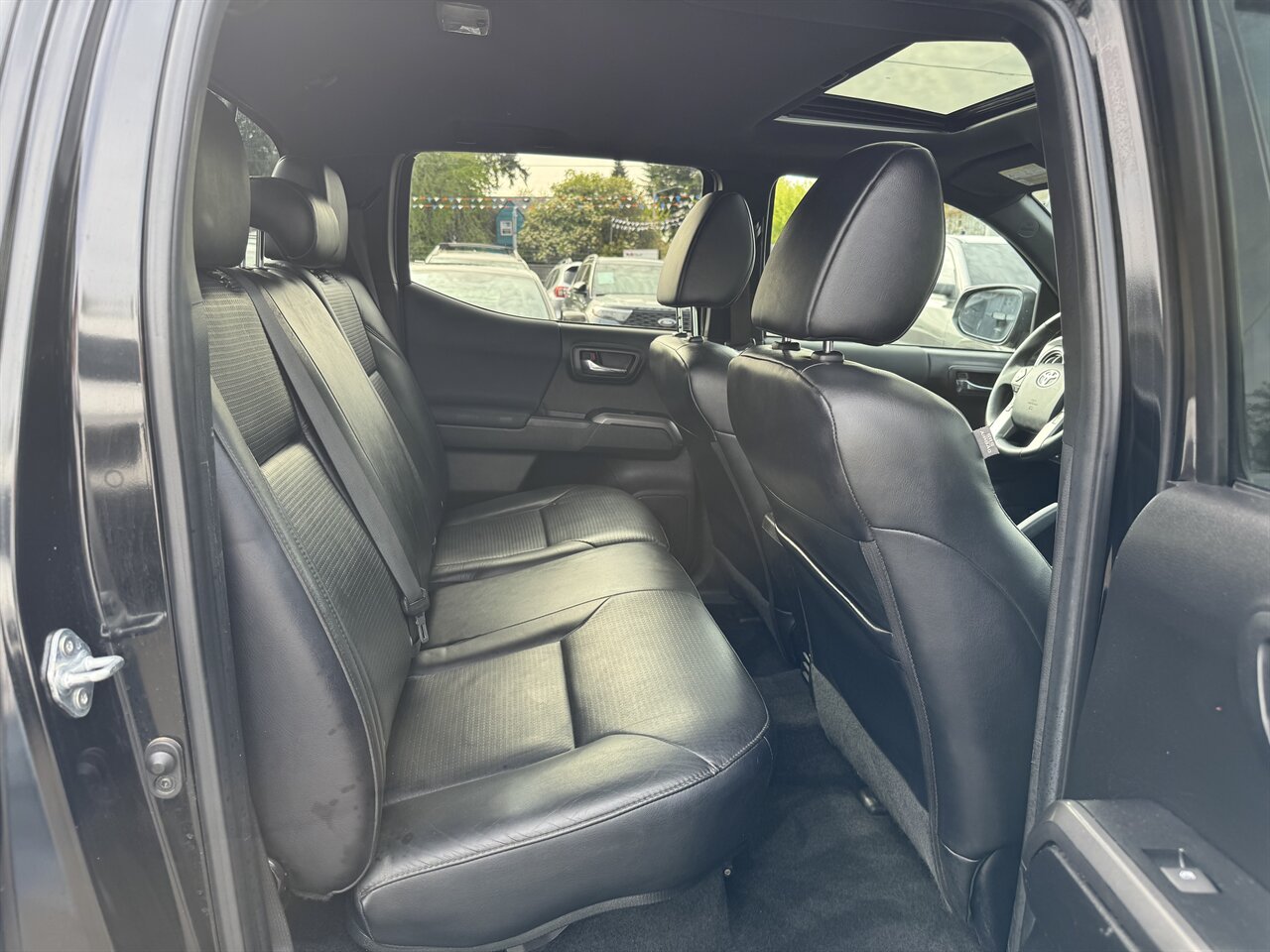 2023 Toyota Tacoma TRD Off-Road   - Photo 15 - Portland, OR 97211