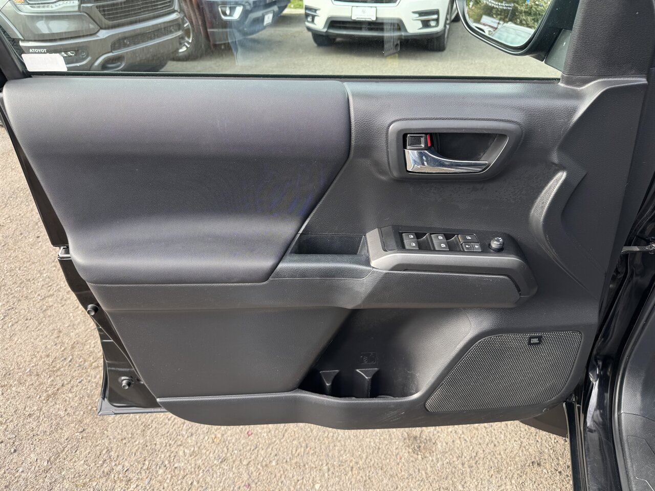 2023 Toyota Tacoma TRD Off-Road   - Photo 11 - Portland, OR 97211