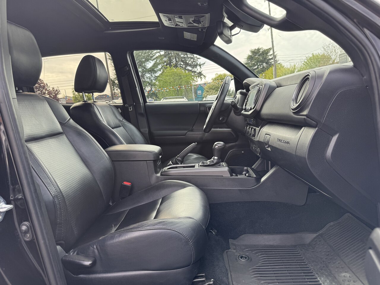 2023 Toyota Tacoma TRD Off-Road   - Photo 17 - Portland, OR 97211