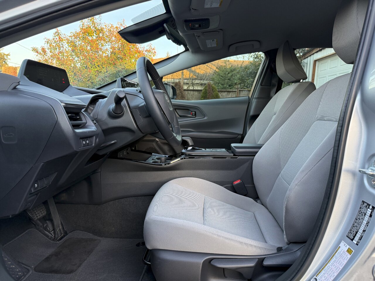 2025 Toyota Prius LX ADAPTIVE CRUISE BLIND SPOT   - Photo 11 - Portland, OR 97211