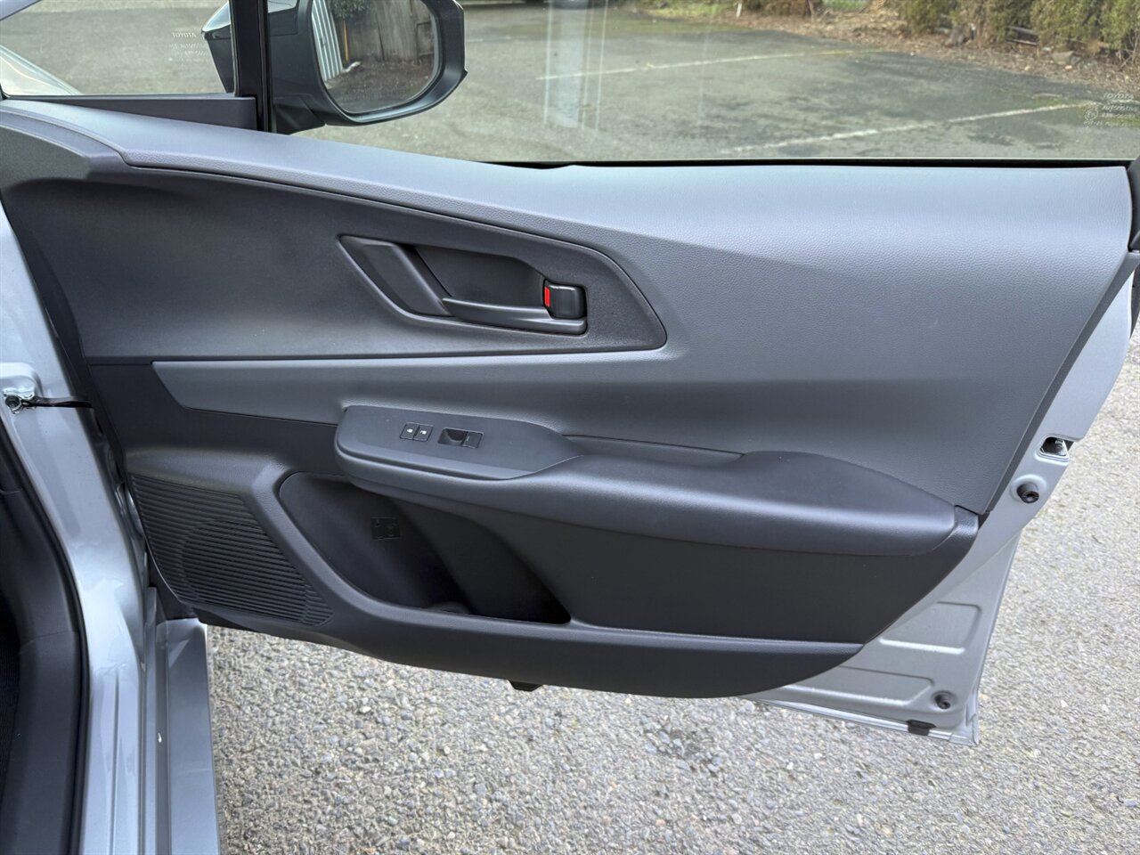 2025 Toyota Prius LX ADAPTIVE CRUISE BLIND SPOT   - Photo 18 - Portland, OR 97211