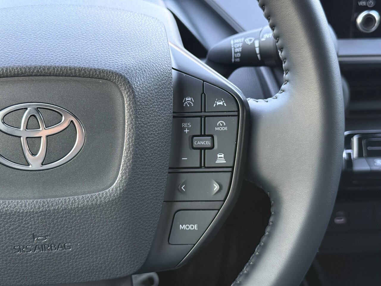 2025 Toyota Prius LX ADAPTIVE CRUISE BLIND SPOT   - Photo 23 - Portland, OR 97211