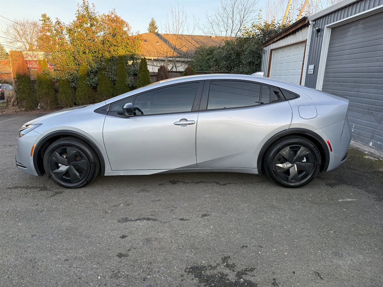 2025 Toyota Prius LX ADAPTIVE CRUISE BLIND SPOT   - Photo 4 - Portland, OR 97211