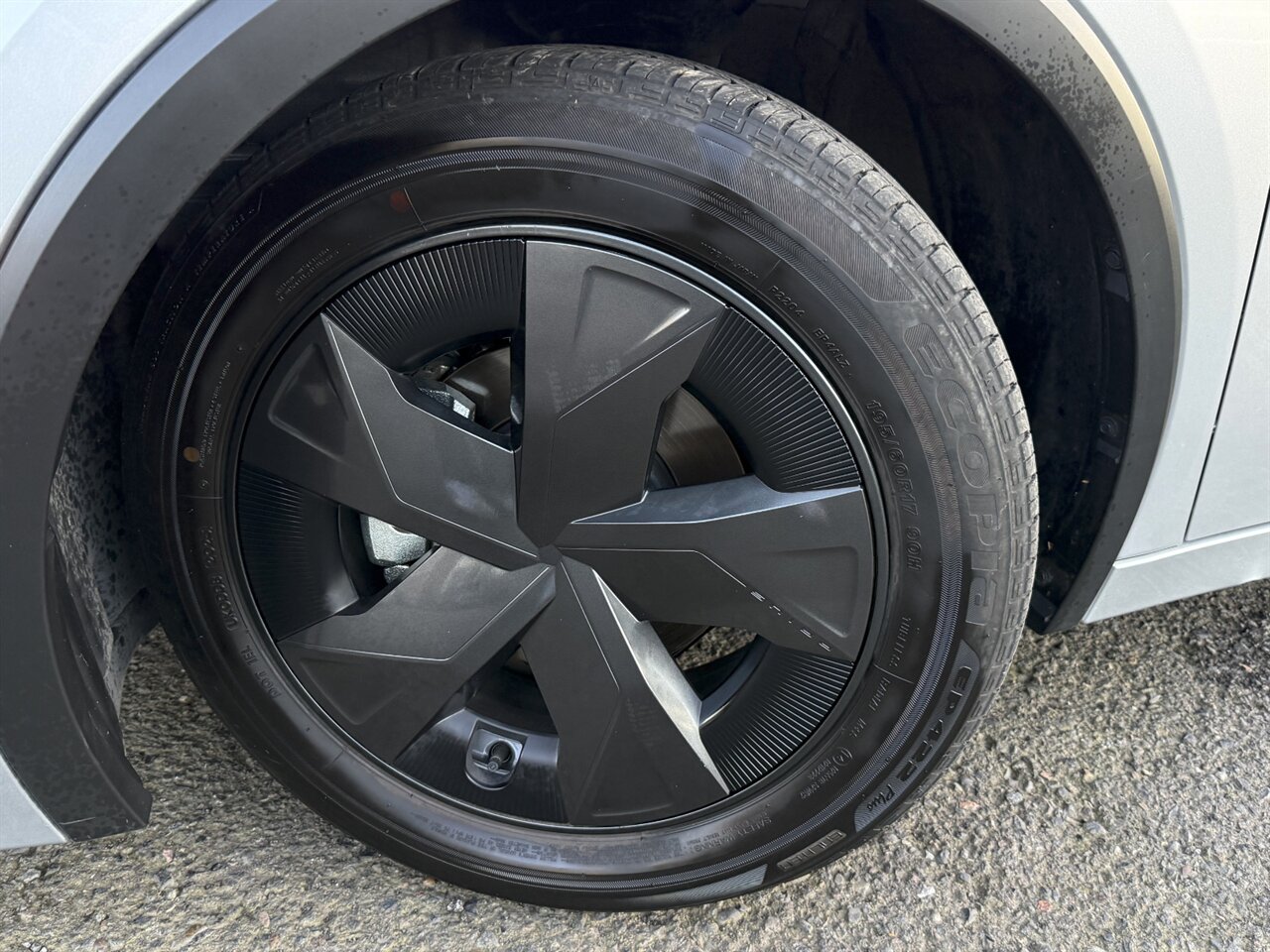 2025 Toyota Prius LX ADAPTIVE CRUISE BLIND SPOT   - Photo 30 - Portland, OR 97211