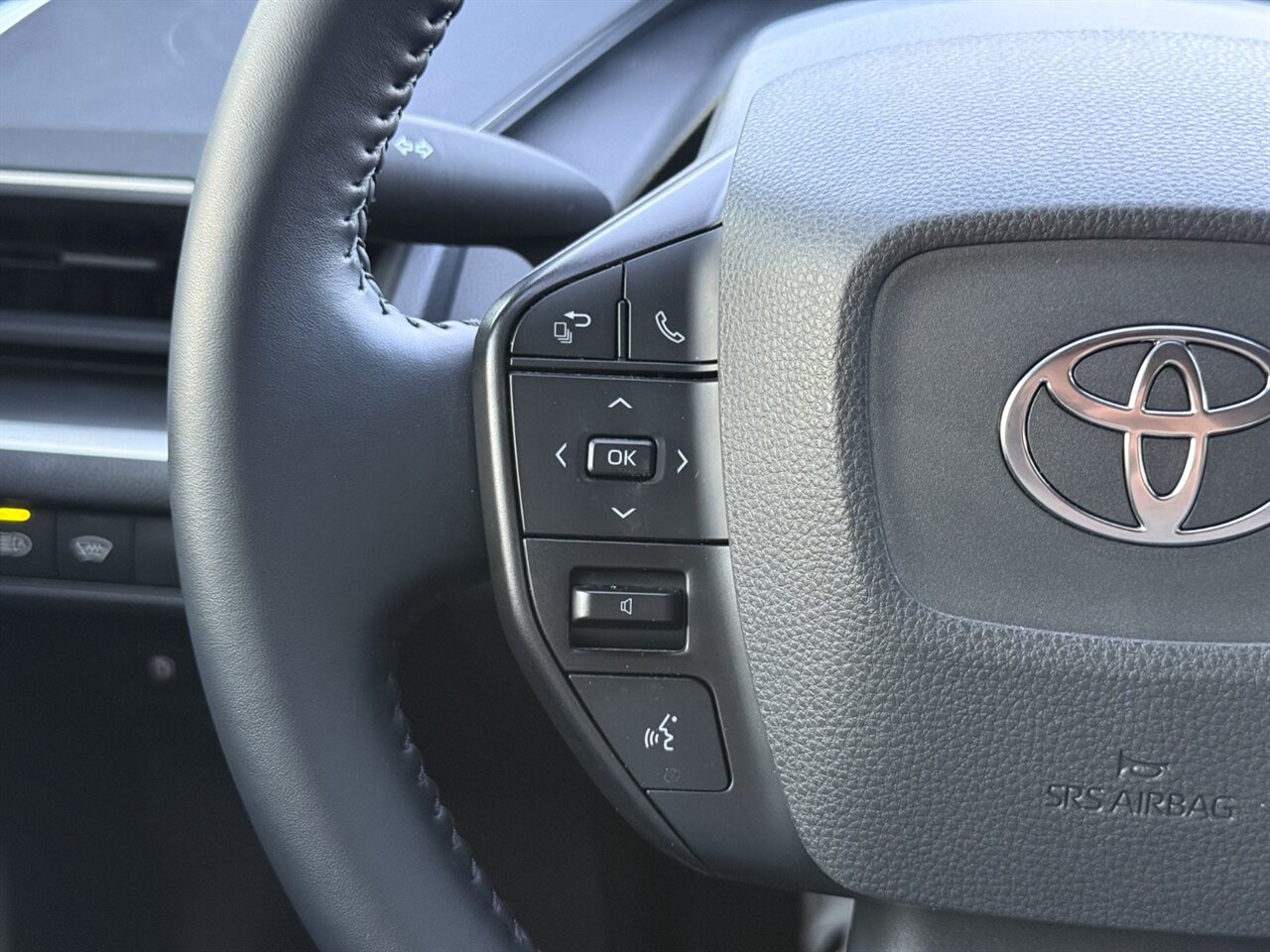 2025 Toyota Prius LX ADAPTIVE CRUISE BLIND SPOT   - Photo 22 - Portland, OR 97211