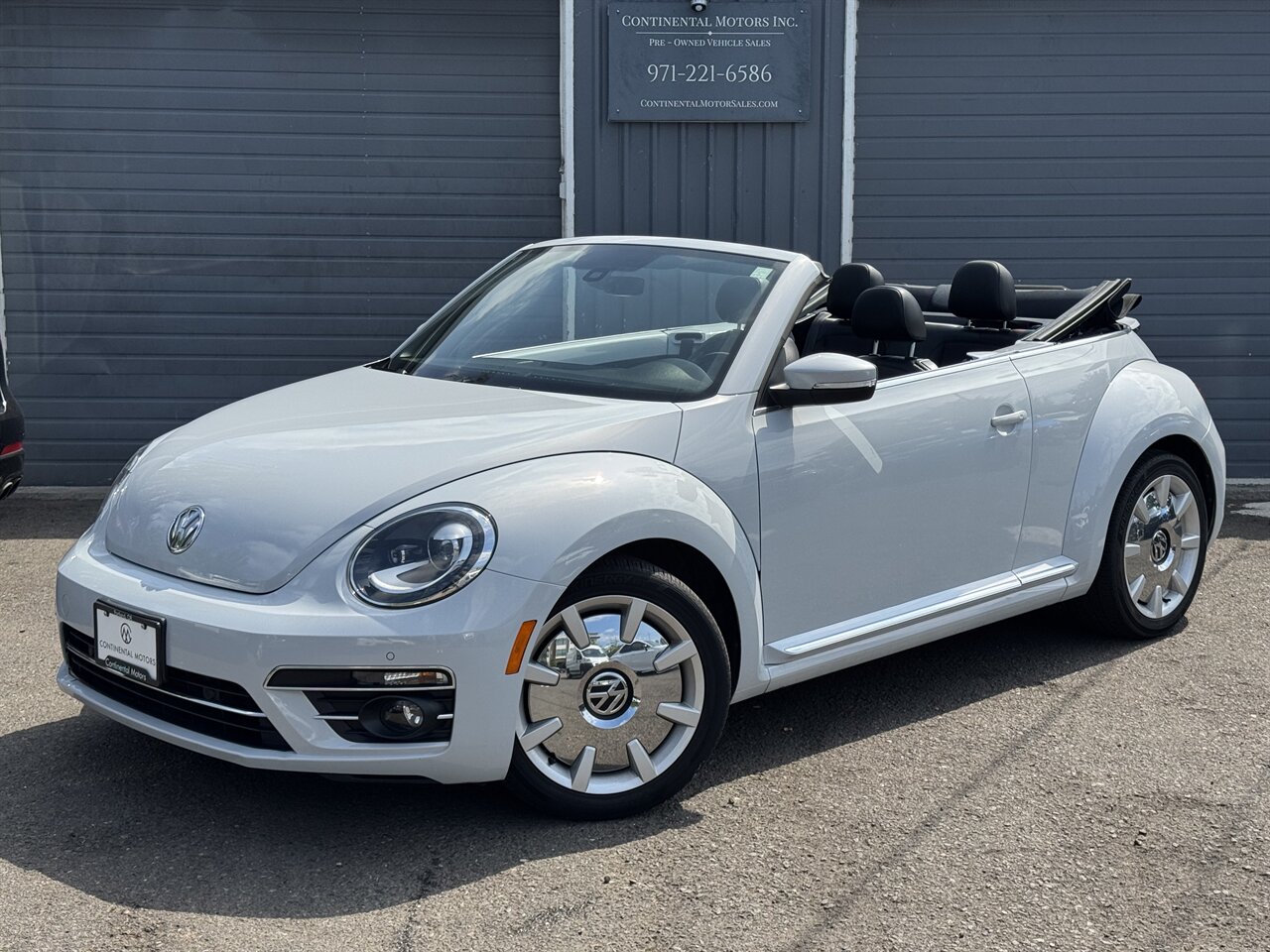 2018 Volkswagen Beetle Convertible 2.0T S - Photo 1 - Portland, OR 97211