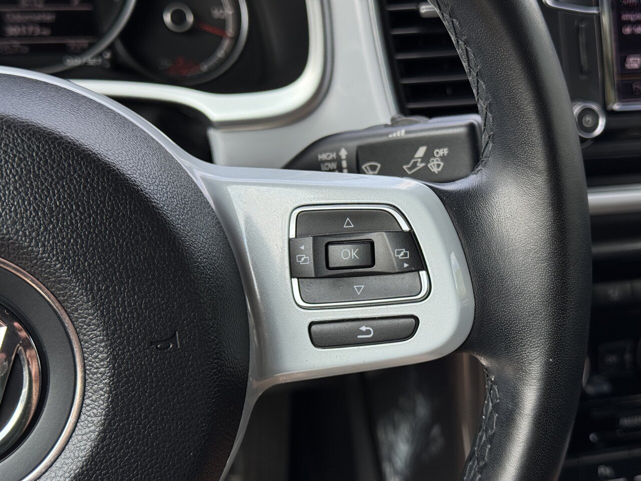 2018 Volkswagen Beetle Convertible 2.0T S - Photo 19 - Portland, OR 97211