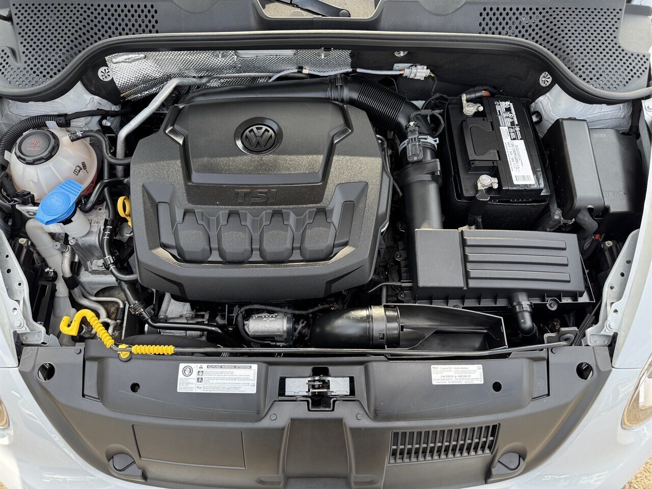 2018 Volkswagen Beetle Convertible 2.0T S - Photo 25 - Portland, OR 97211