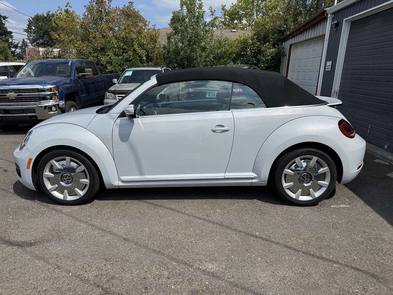 2018 Volkswagen Beetle Convertible 2.0T S - Photo 4 - Portland, OR 97211