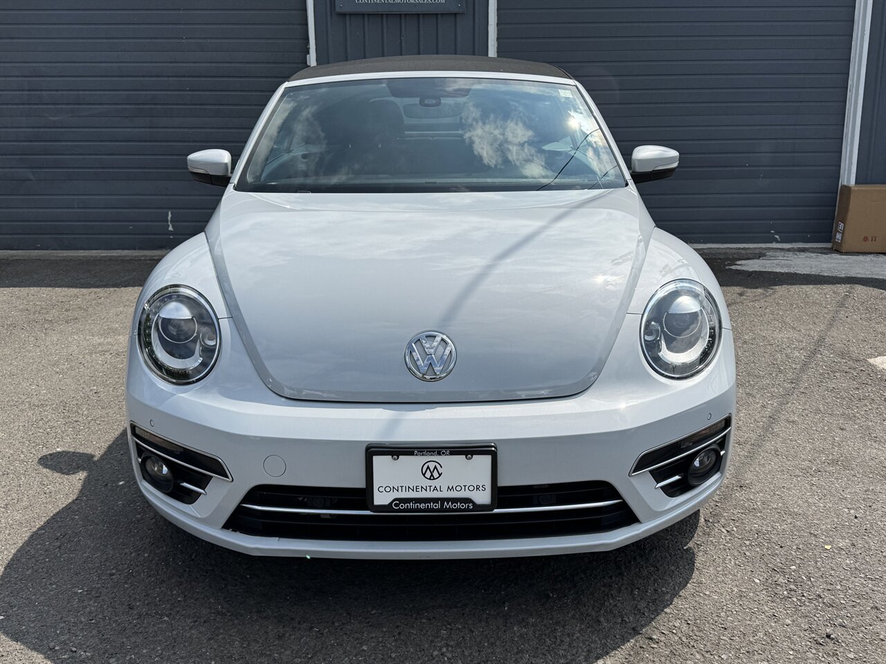 2018 Volkswagen Beetle Convertible 2.0T S - Photo 5 - Portland, OR 97211