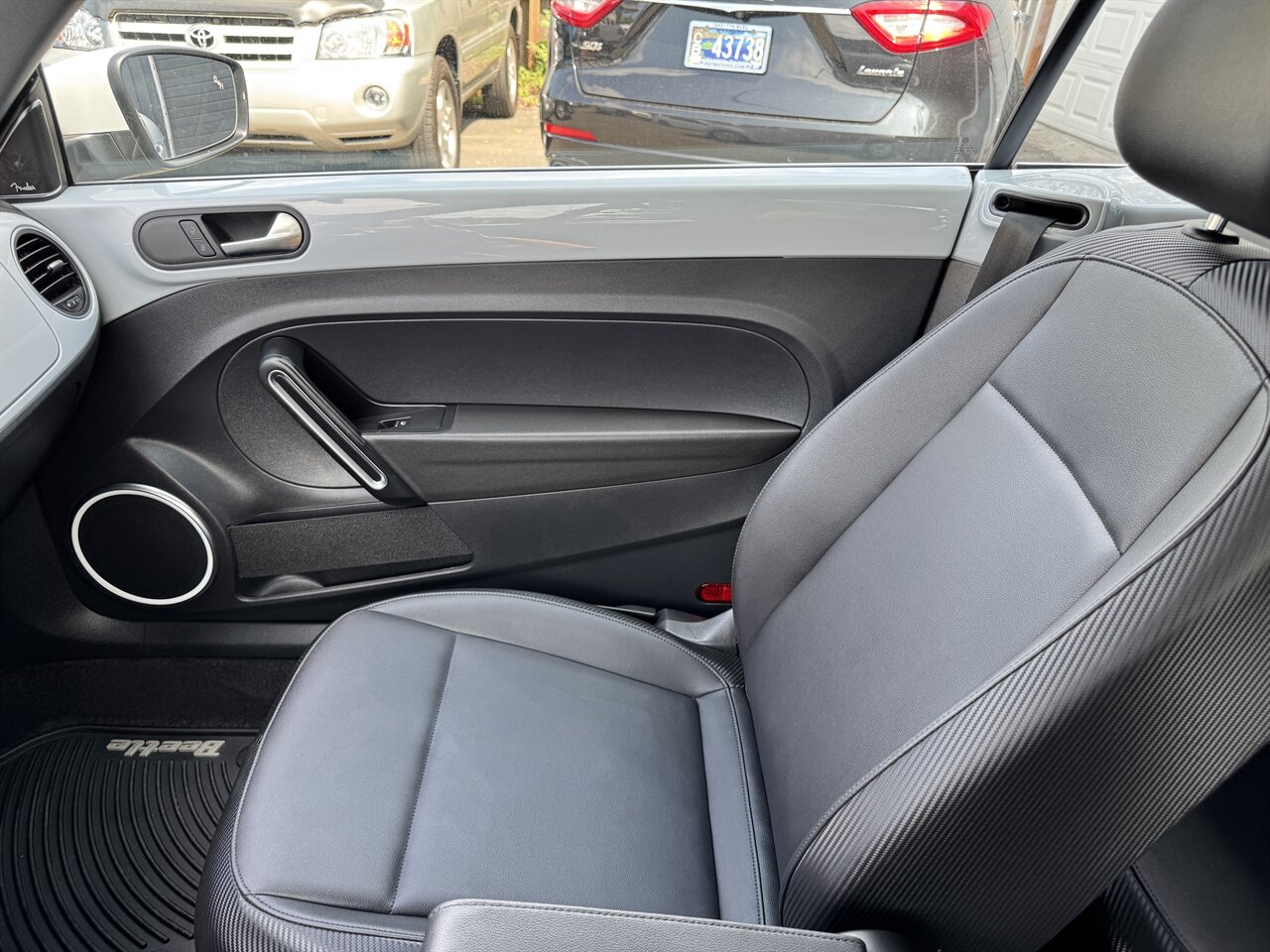2018 Volkswagen Beetle Convertible 2.0T S - Photo 21 - Portland, OR 97211