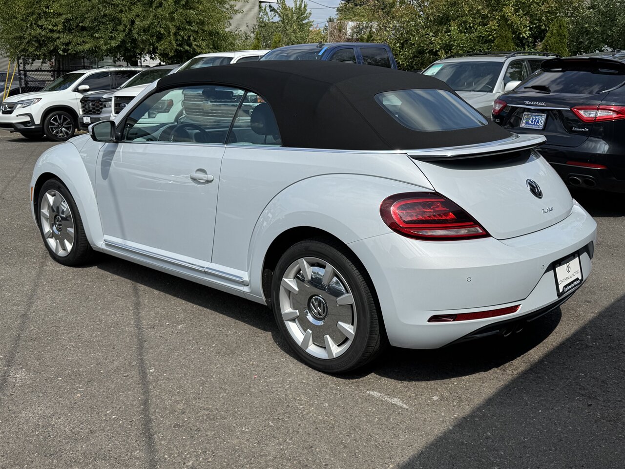 2018 Volkswagen Beetle Convertible 2.0T S - Photo 10 - Portland, OR 97211