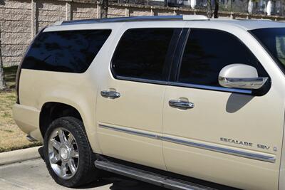 2007 Cadillac Escalade ESV LUXURY AWD NAV BK/CAM S/ROOF HWY MILES   - Photo 8 - Stafford, TX 77477