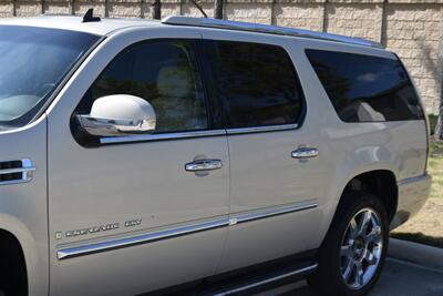 2007 Cadillac Escalade ESV LUXURY AWD NAV BK/CAM S/ROOF HWY MILES   - Photo 9 - Stafford, TX 77477