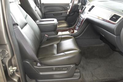 2013 Cadillac Escalade ESV PREMIUM EDI 90K LOW MILES NAV ROOF HTD STS   - Photo 35 - Stafford, TX 77477