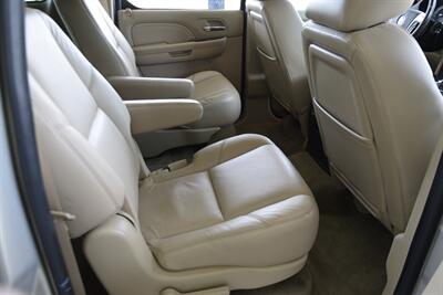 2010 Cadillac Escalade ESV AWD PREMIUM NAV ROOF BK/CAM FRESH TRADE CLEAN   - Photo 36 - Stafford, TX 77477