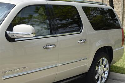 2010 Cadillac Escalade ESV AWD PREMIUM NAV ROOF BK/CAM FRESH TRADE CLEAN   - Photo 9 - Stafford, TX 77477