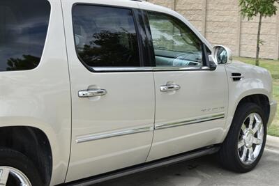 2010 Cadillac Escalade ESV AWD PREMIUM NAV ROOF BK/CAM FRESH TRADE CLEAN   - Photo 18 - Stafford, TX 77477