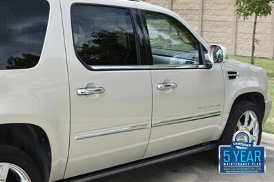 2010 Cadillac Escalade ESV AWD PREMIUM NAV ROOF BK/CAM FRESH TRADE CLEAN   - Photo 18 - Stafford, TX 77477