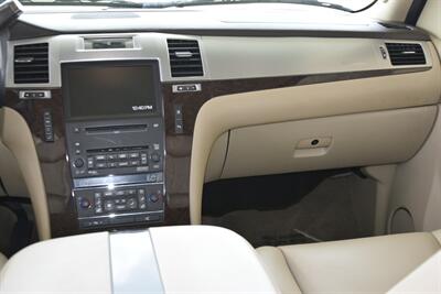 2010 Cadillac Escalade ESV AWD PREMIUM NAV ROOF BK/CAM FRESH TRADE CLEAN   - Photo 24 - Stafford, TX 77477