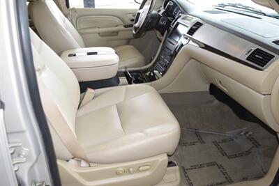 2010 Cadillac Escalade ESV AWD PREMIUM NAV ROOF BK/CAM FRESH TRADE CLEAN   - Photo 30 - Stafford, TX 77477