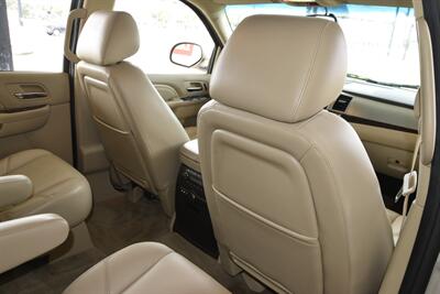 2010 Cadillac Escalade ESV AWD PREMIUM NAV ROOF BK/CAM FRESH TRADE CLEAN   - Photo 34 - Stafford, TX 77477