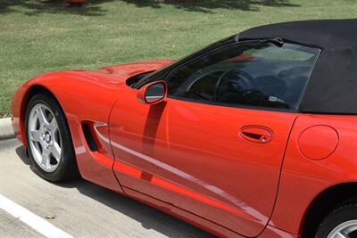 1998 Chevrolet Corvette CONVERTIBLE 6SPD MANUAL 37K LOW MILES NEW TRADE IN   - Photo 18 - Stafford, TX 77477